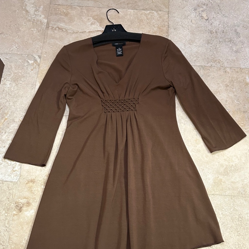 BCBGMaxAzria Brown Top, Compliment figure, Size M, Like New, worn 2 times - Picture 3 of 16